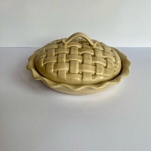 Bell Ceramics Woven Pattern Ceramic Pie Keeper Dish Vintage 1976 Collectible